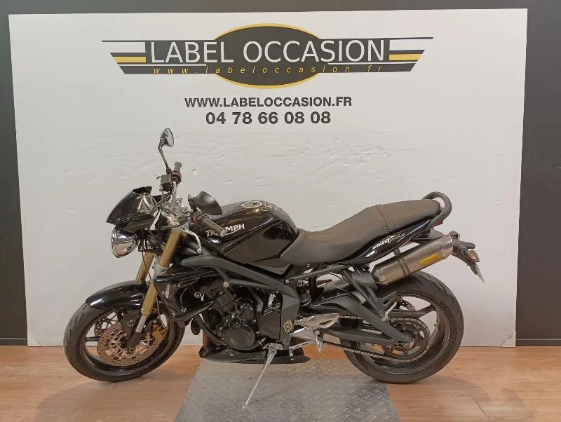 STREET TRIPLE 675