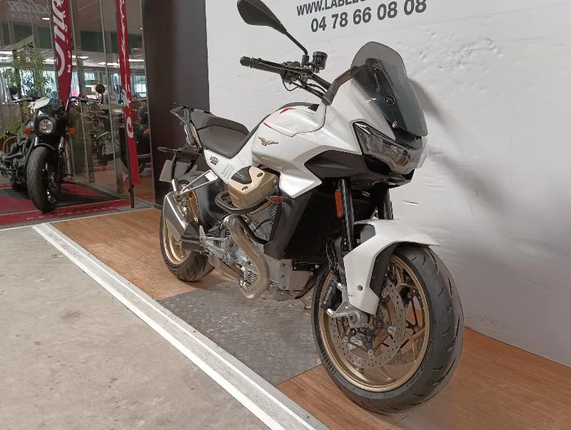 V100  MANDELLO