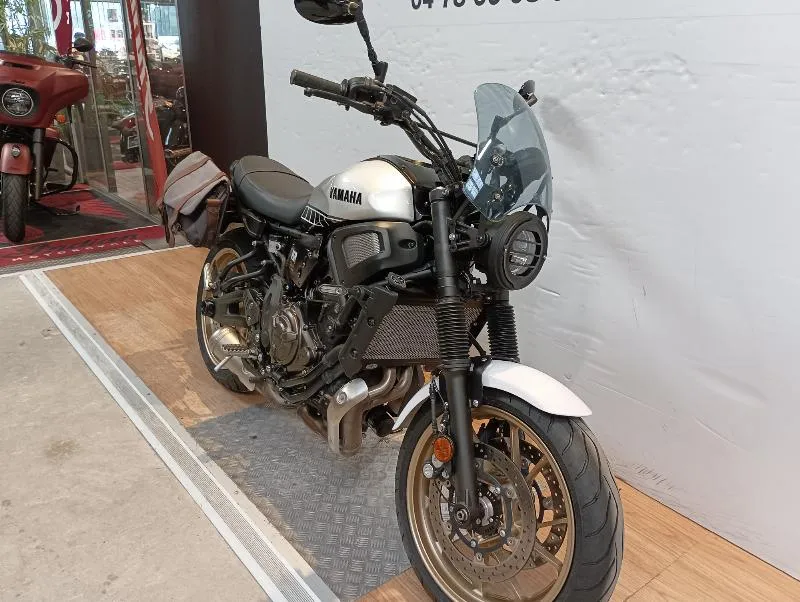 XSR 700
