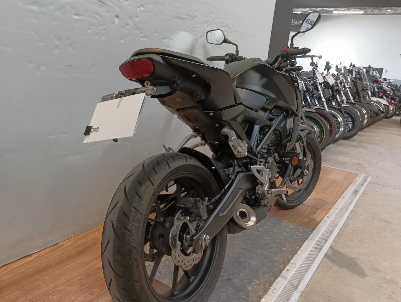 CB 125  R