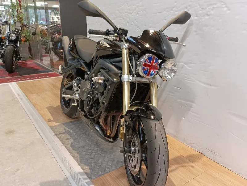 STREET TRIPLE 675