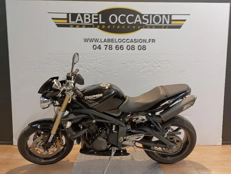 STREET TRIPLE 675