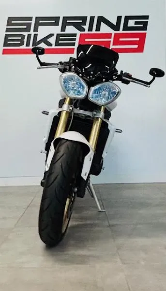 STREET TRIPLE 675