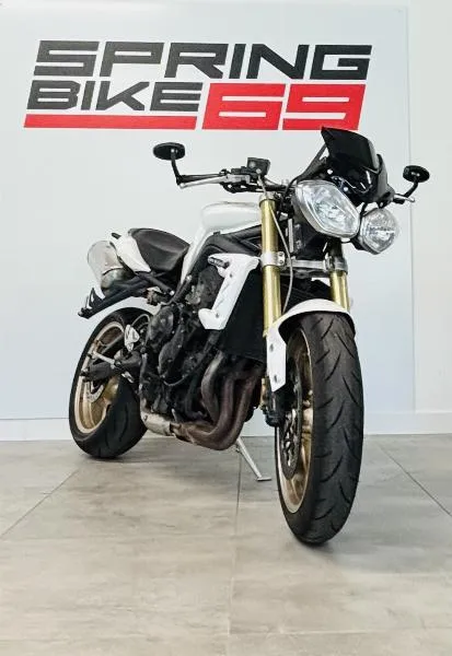 STREET TRIPLE 675