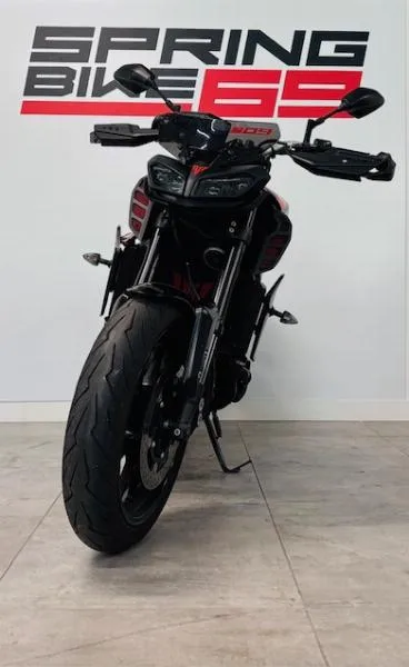 MT09