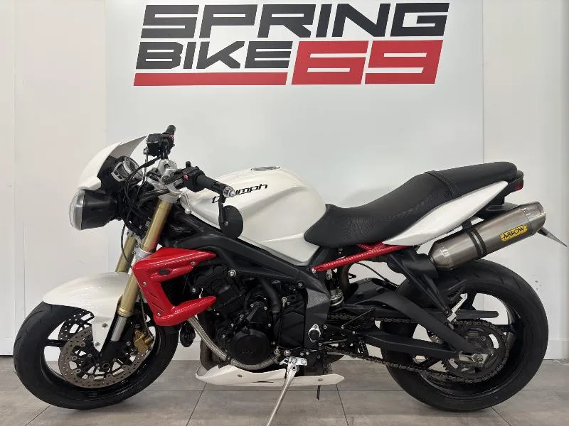 STREET TRIPLE 675