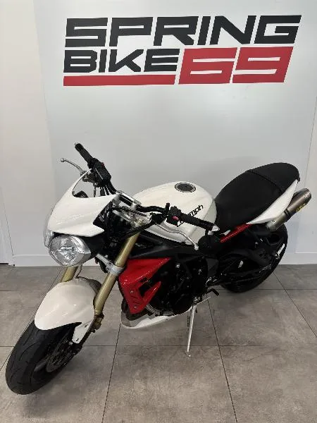 STREET TRIPLE 675