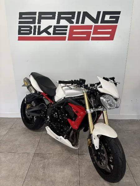 STREET TRIPLE 675