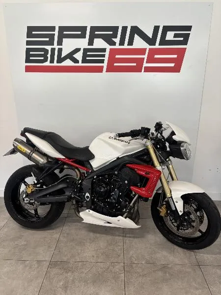 STREET TRIPLE 675