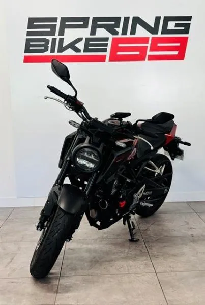 CB 125  R