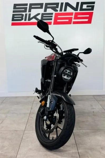 CB 125  R