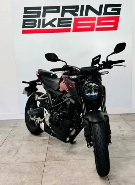 CB 125  R