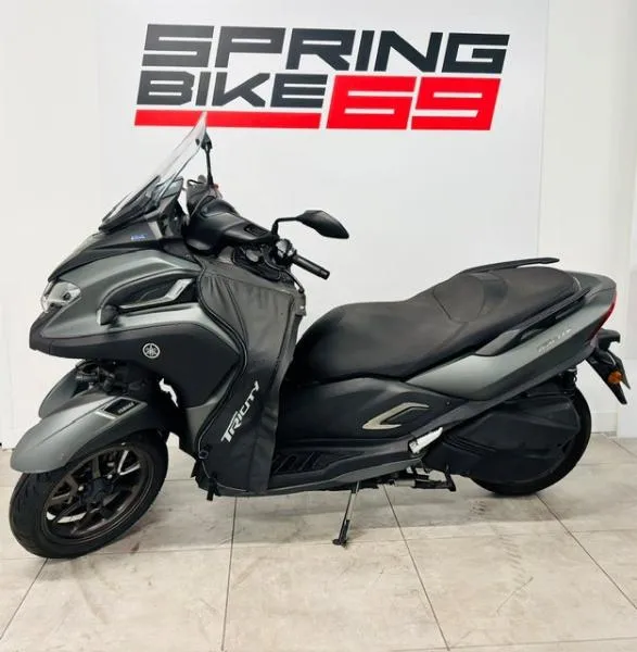 TRICITY 300