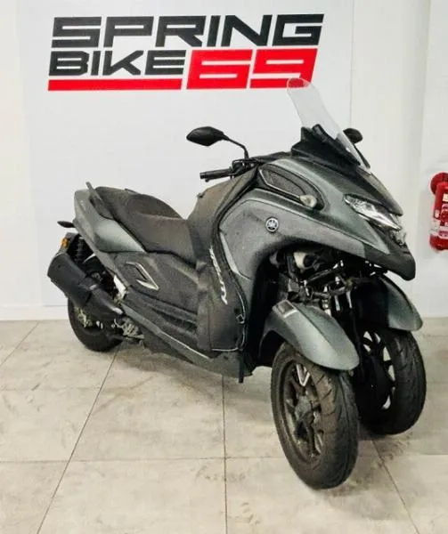 TRICITY 300
