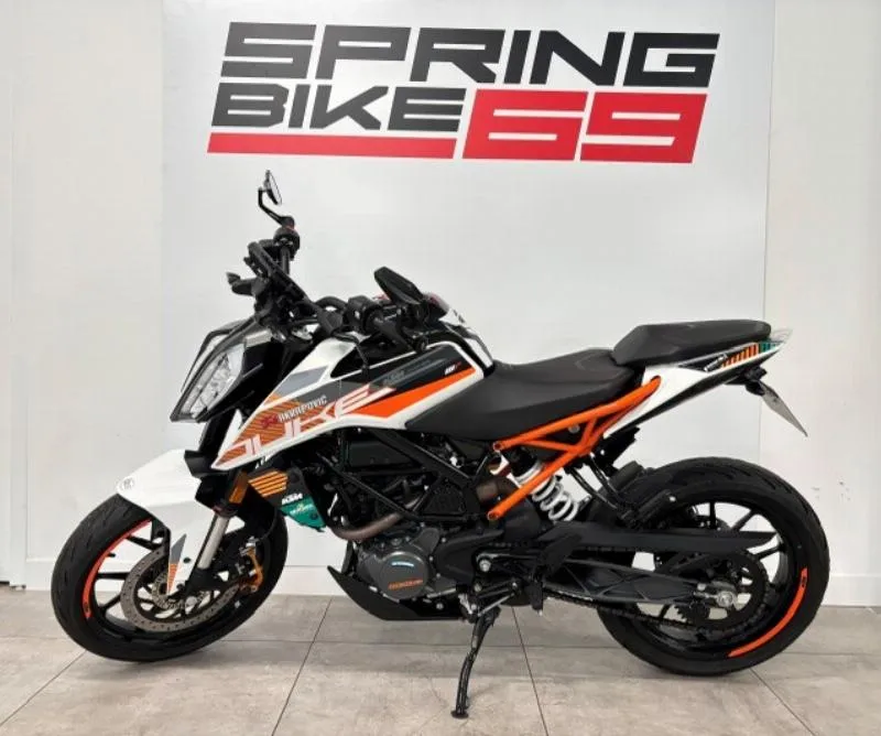 125 DUKE ABS