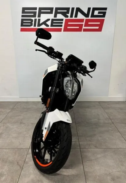 125 DUKE ABS
