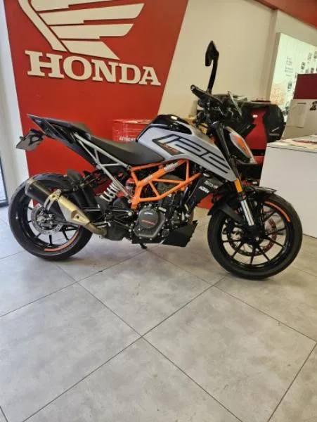 125 DUKE ABS