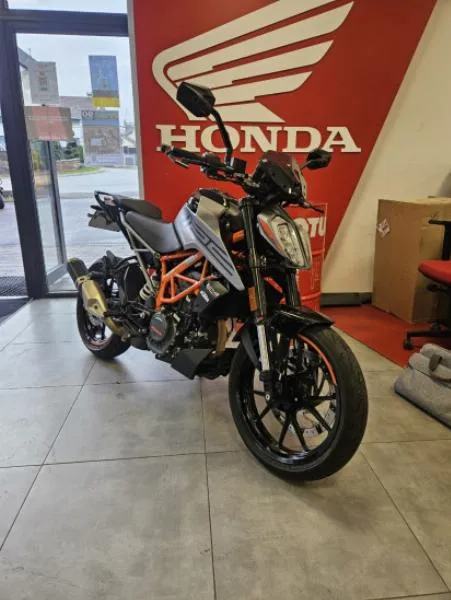 125 DUKE ABS