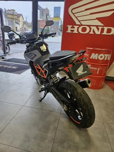 125 DUKE ABS