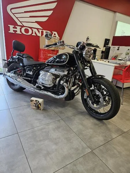 R 18 Custom