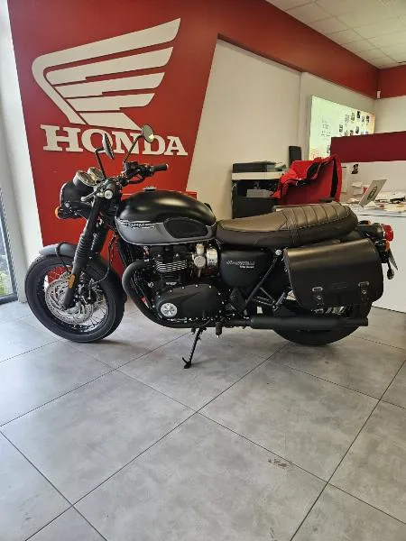 Bonneville T120 Black