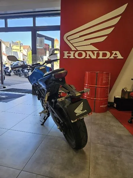 CB 125  R