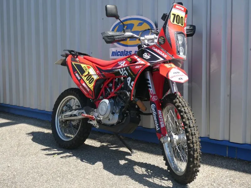 ES 700