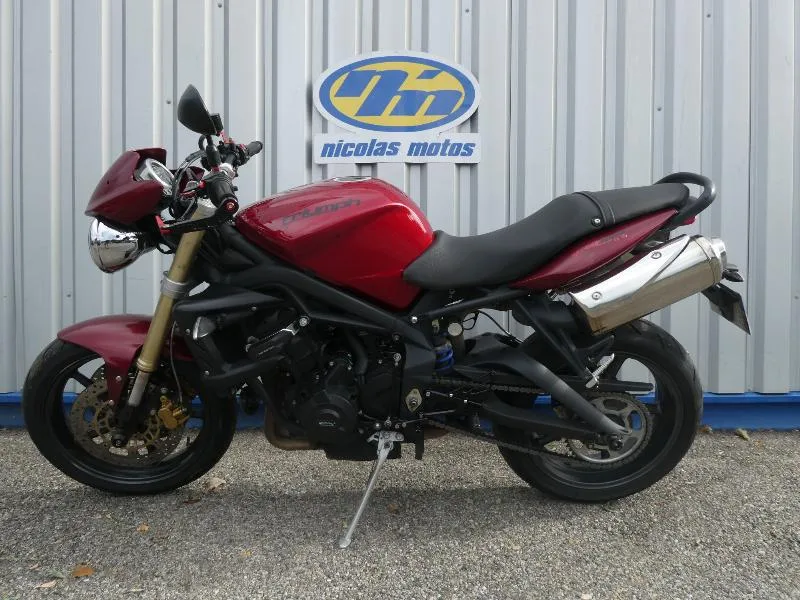 STREET TRIPLE 675