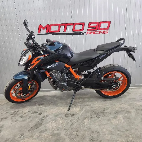 890 DUKE R