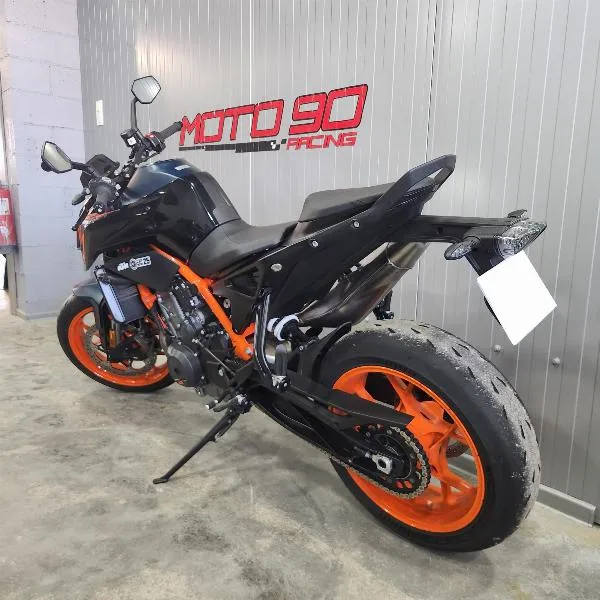 890 DUKE R