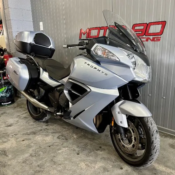 TROPHY 1200 SE
