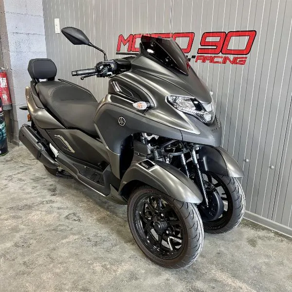 TRICITY 300