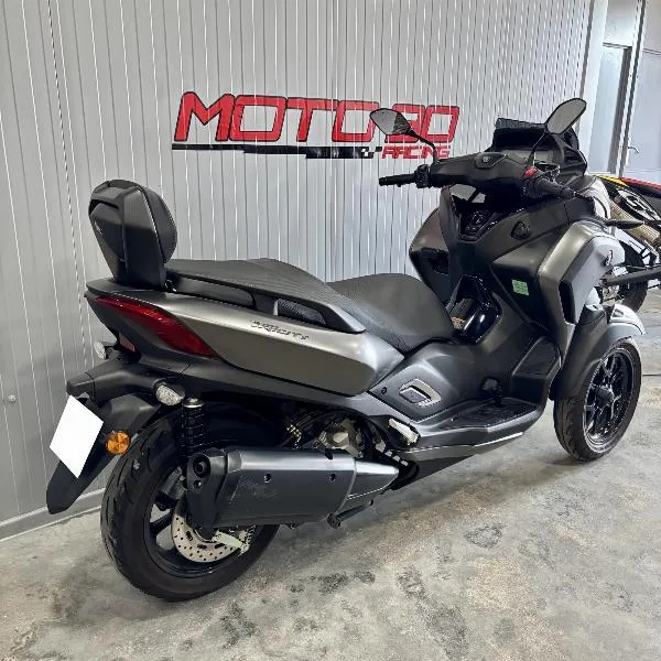 TRICITY 300