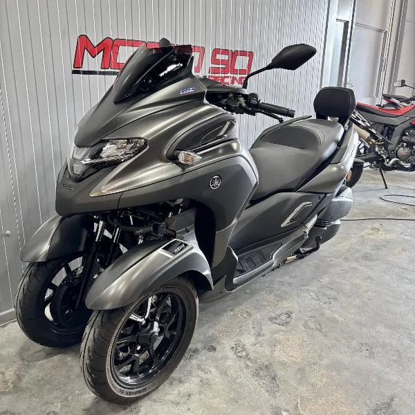 TRICITY 300