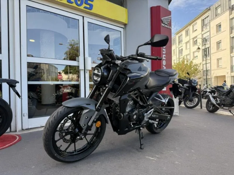 CB 125  R