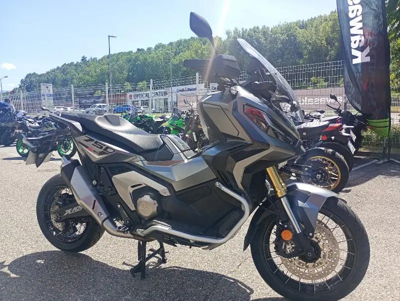 XADV 750