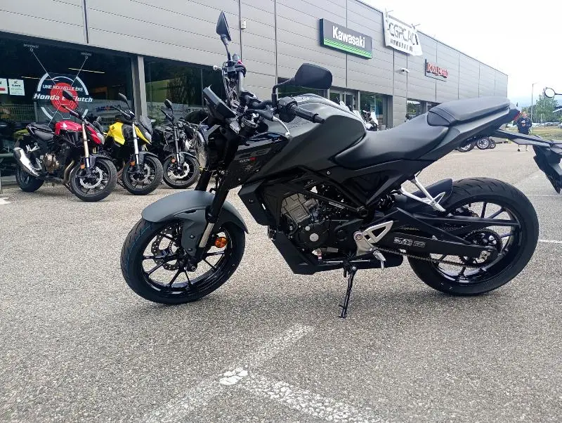 CB 125  R