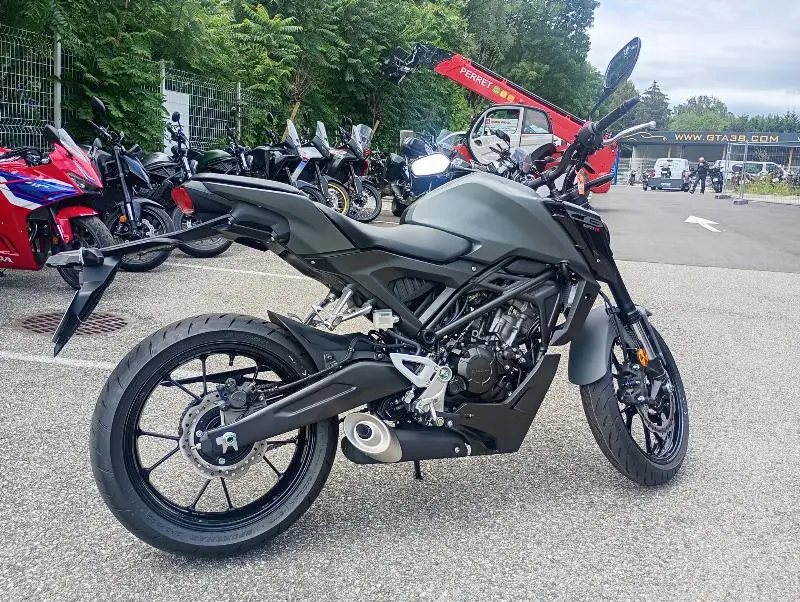 CB 125  R