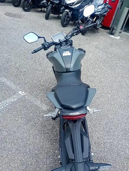 CB 125  R