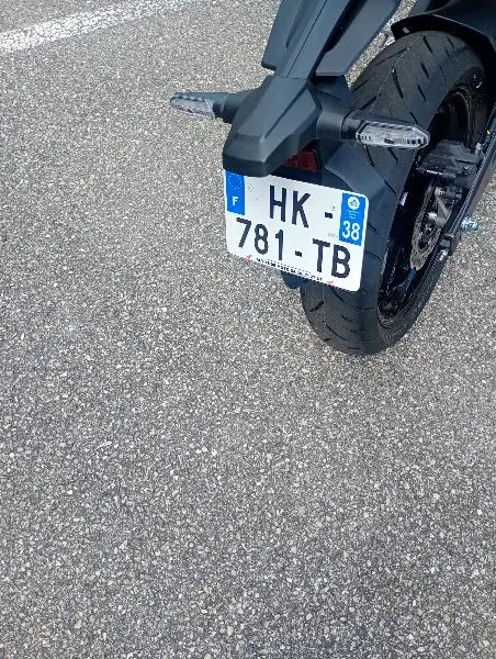 CB 125  R