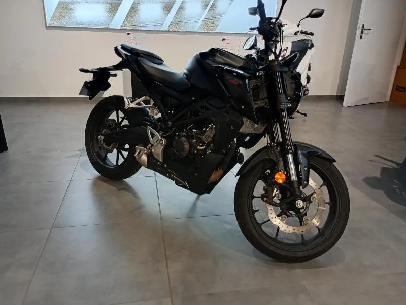 CB 125  R