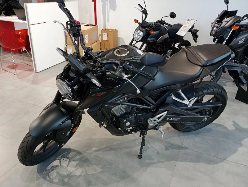 CB 125  R