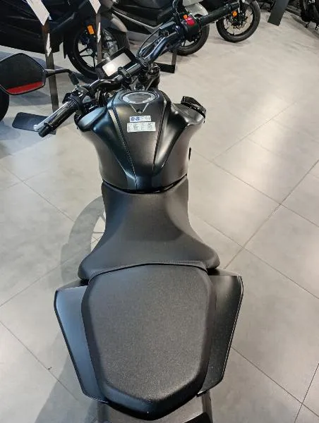 CB 125  R