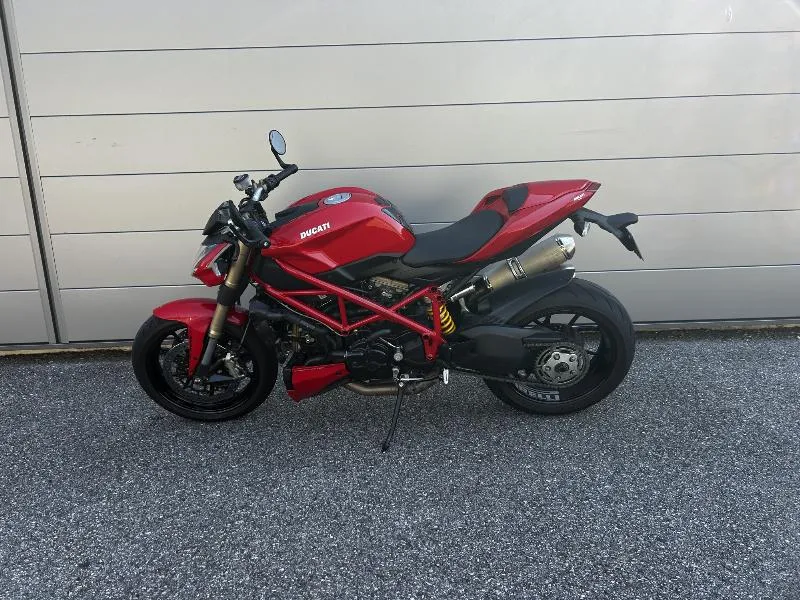 848 STREETFIGHTER