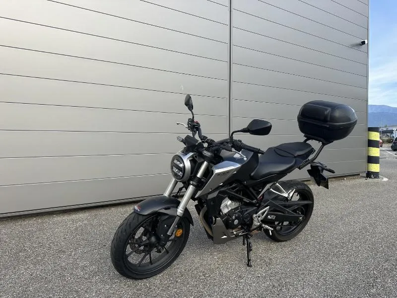 CB 125  R