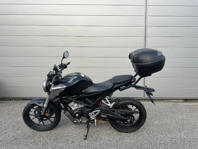 CB 125  R