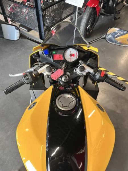 YZF R 125
