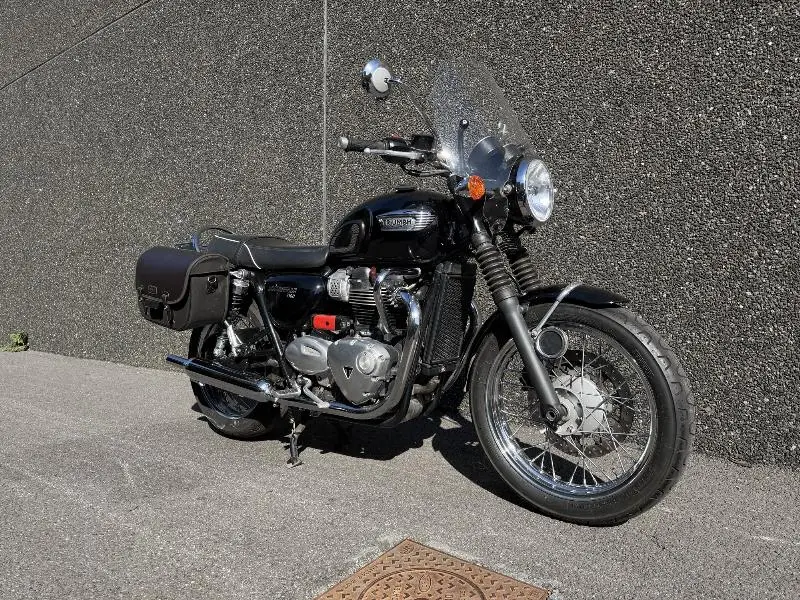 Bonneville T100