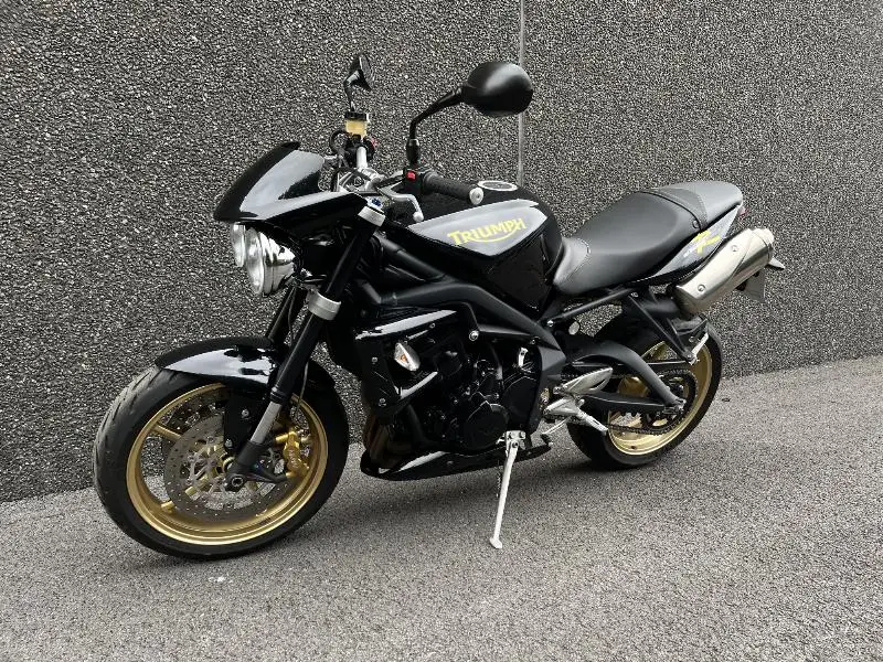 STREET TRIPLE 675 R 2011