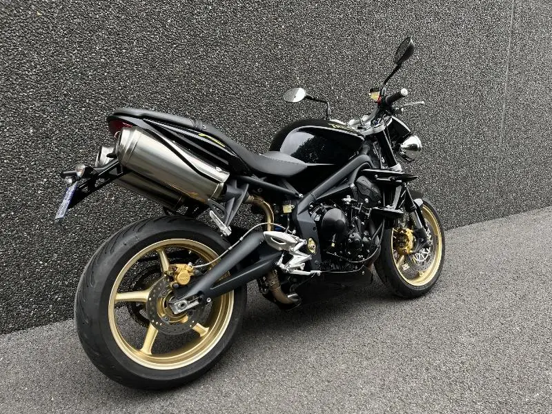 STREET TRIPLE 675 R